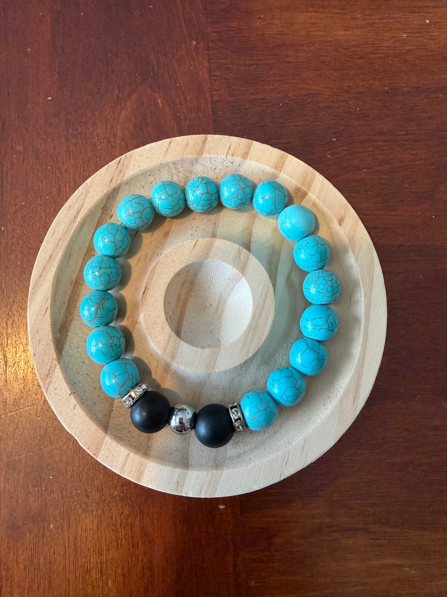 10MM Dyed blue Howlite and Onyx